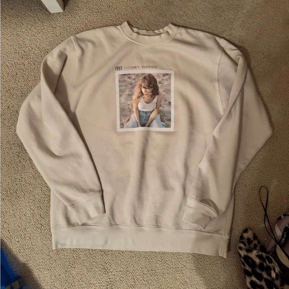 Taylor Swift Beige 1989 Sweatshirt